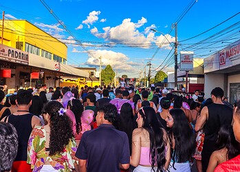 Com multidão nas ruas, bloco “Rolinhas do Coronel” arrasta foliões em Brasiléia 5 Fotos: Gennoci Nascimento