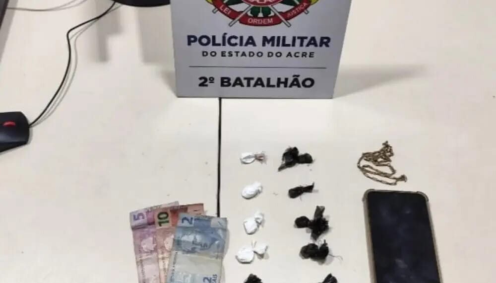 Suspeito tenta engolir drogas ao ver policiais e acaba preso em arraial no Segundo Distrito de Rio Branco