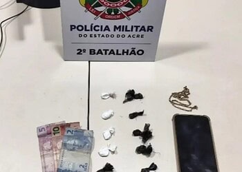 Suspeito tenta engolir drogas ao ver policiais e acaba preso em arraial no Segundo Distrito de Rio Branco
