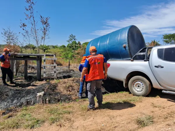 Operação leva água potável a 30 mil moradores da zona rural de Rio Branco durante a seca