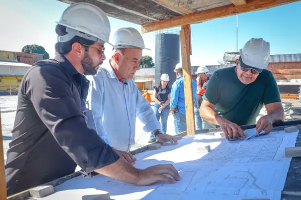 Bocalom destaca avanço das obras do Mercado Elias Mansour e fala em contratação