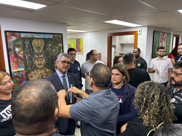 Sindicatos defendem diminuição dos repasses do governo a poderes para encaixar reajuste no orçamento; entenda