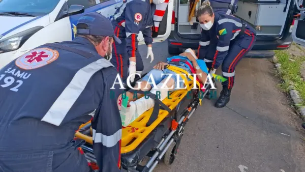 Caminhão e motocicleta colidem durante conversão em via movimentada de Rio Branco; motociclista sofre fratura exposta