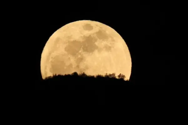 'Lua cheia do veado' aparece no céu nesta quinta-feira; veja de onde ver