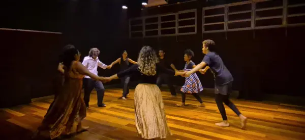 Curso de teatro com performances autorais emociona público no Acre