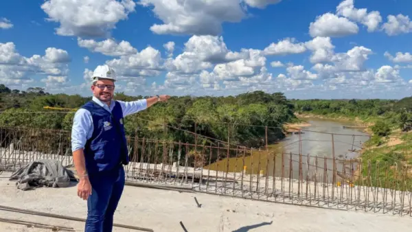 Gladson vistoria obras da Ponte da Sibéria e da Estrada da Variante em Xapuri e da Orla do Rio Acre em Brasileia