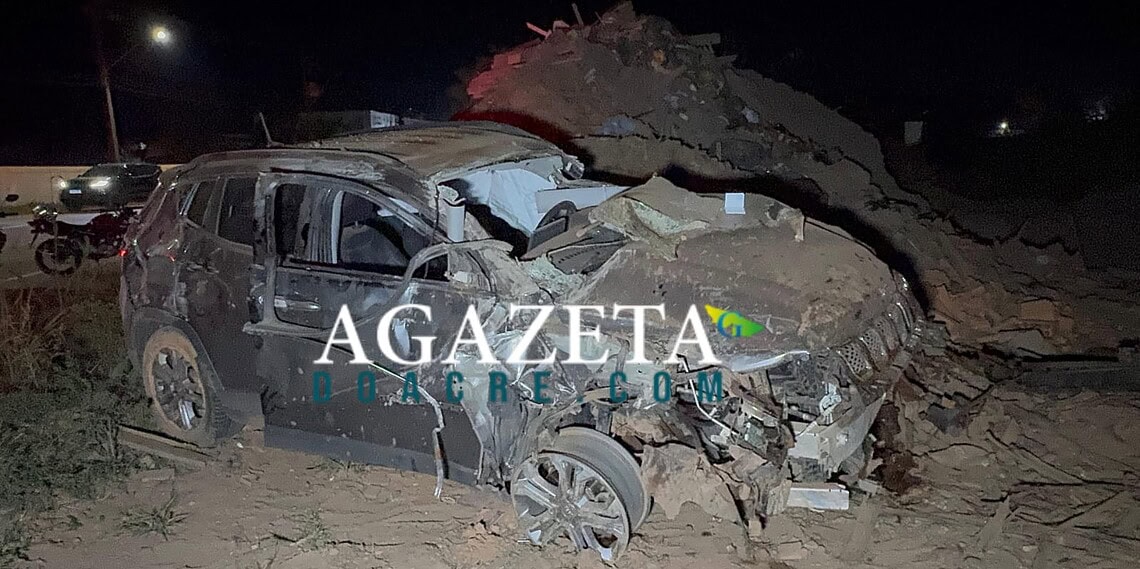 Entregador é arremessado contra parede após colisão com Jeep; estado de saúde é gravíssimo