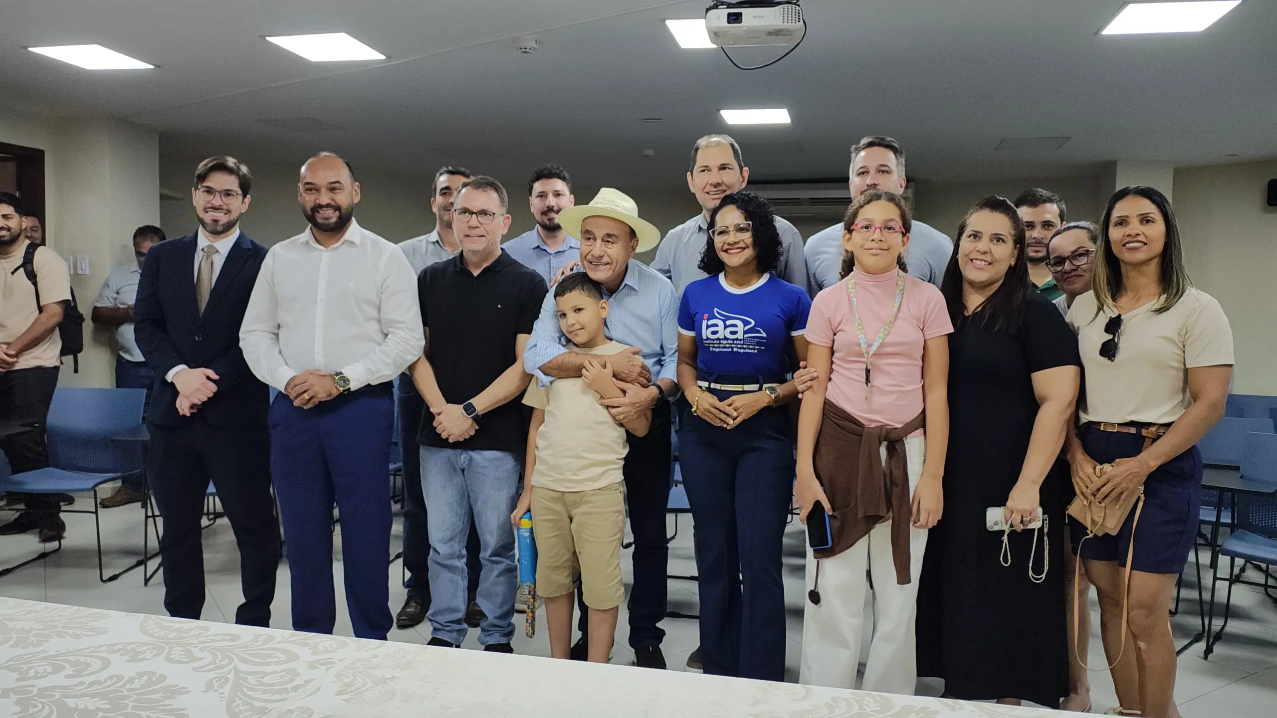Bocalom sanciona pacote de leis com foco em inclusão social, educação e proteção à infância