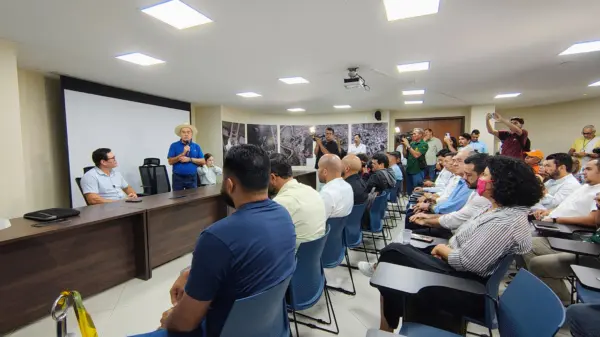 Bocalom pede apoio a donos de imóveis e loteamentos para prevenir queimadas: "Nosso foco é educar, não multar"