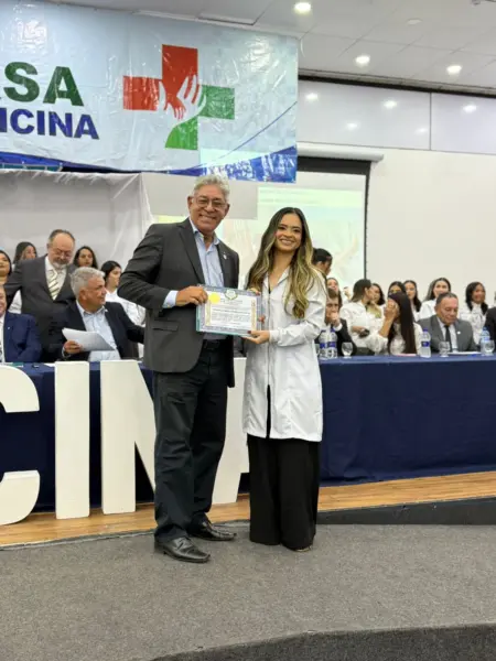Os internos de Medicina do Hospital Santa Casa da Amazônia foram homenageados por várias autoridades na última sexta-feira, 11