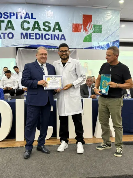 Os internos de Medicina do Hospital Santa Casa da Amazônia foram homenageados por várias autoridades na última sexta-feira, 11