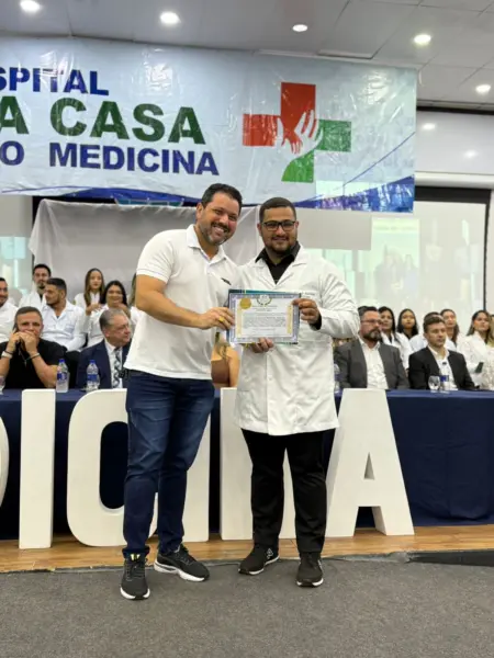 Os internos de Medicina do Hospital Santa Casa da Amazônia foram homenageados por várias autoridades na última sexta-feira, 11