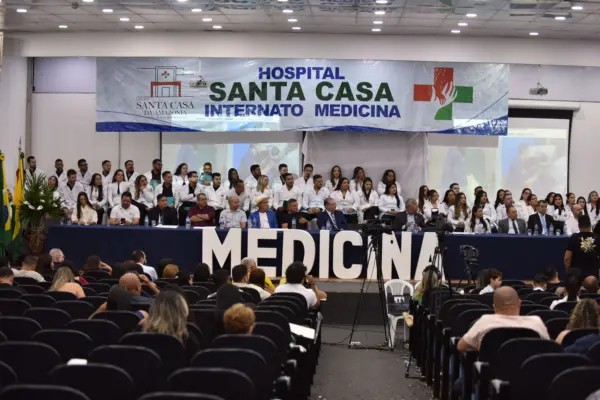 Os internos de Medicina do Hospital Santa Casa da Amazônia foram homenageados por várias autoridades na última sexta-feira, 11