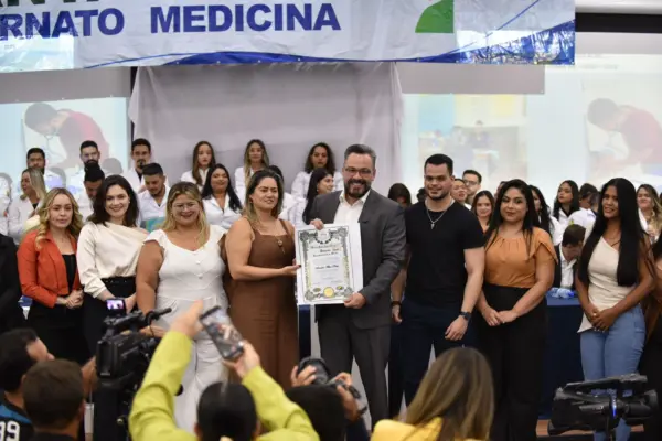 Os internos de Medicina do Hospital Santa Casa da Amazônia foram homenageados por várias autoridades na última sexta-feira, 11