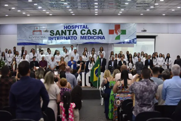 Os internos de Medicina do Hospital Santa Casa da Amazônia foram homenageados por várias autoridades na última sexta-feira, 11