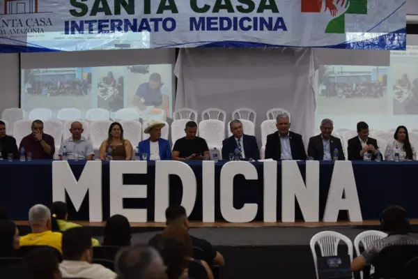 Os internos de Medicina do Hospital Santa Casa da Amazônia foram homenageados por várias autoridades na última sexta-feira, 11