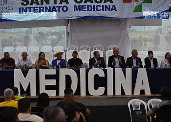 Os internos de Medicina do Hospital Santa Casa da Amazônia foram homenageados por várias autoridades na última sexta-feira, 11