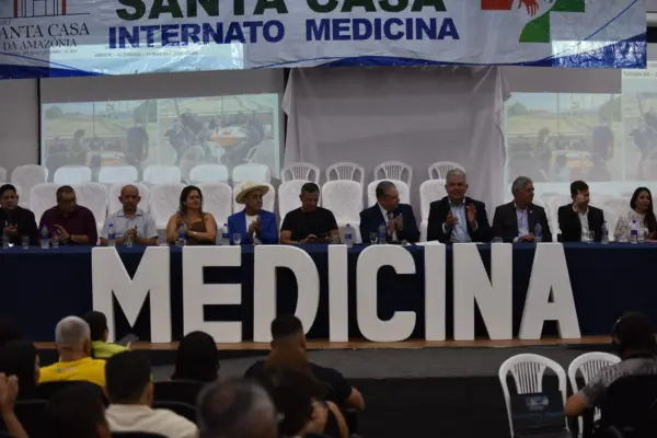 Os internos de Medicina do Hospital Santa Casa da Amazônia foram homenageados por várias autoridades na última sexta-feira, 11