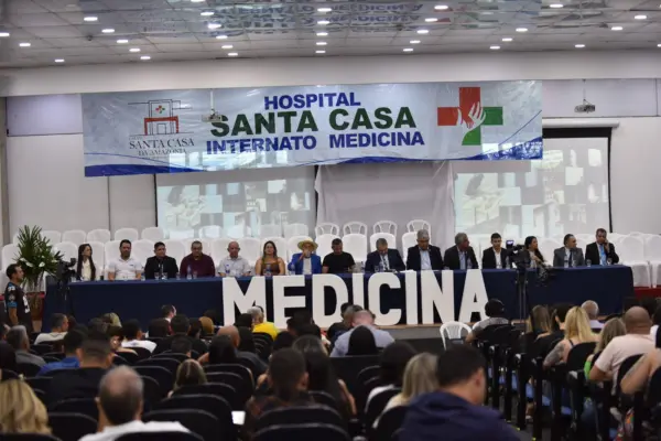 Os internos de Medicina do Hospital Santa Casa da Amazônia foram homenageados por várias autoridades na última sexta-feira, 11