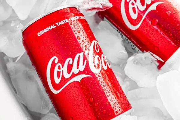 Após pressão de Trump, Coca-Cola anuncia versão adoçada com açúcar de cana 1 Após pressão de Trump, Coca-Cola anuncia versão adoçada com açúcar de cana