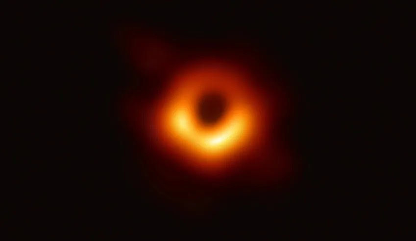 Primeira imagem já registrada de um buraco negro, capturada pelo Telescópio Event Horizon.  • NASA/Event Horizon Telescope Collaboration