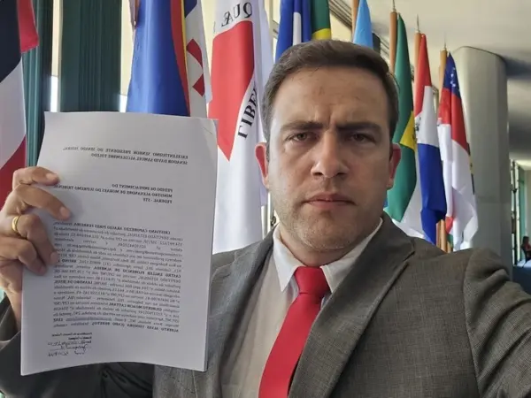 “Vamos parar Moraes”, diz deputado ao protocolar impeachment
