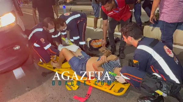 Mulher é atropelada por moto ao tentar atravessar a Via Chico Mendes, em Rio Branco