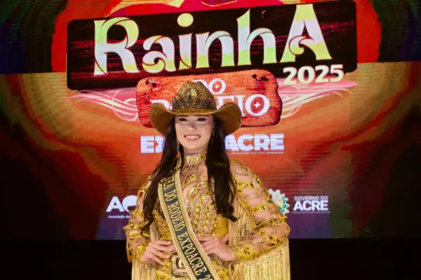 Camila Assunção vence concurso da Rainha do Rodeio da Expoacre 2025