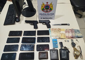 Três homens são presos e adolescente apreendido suspeitos de arrastão em Rio Branco