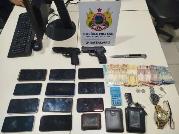 Três homens são presos e adolescente apreendido suspeitos de arrastão em Rio Branco