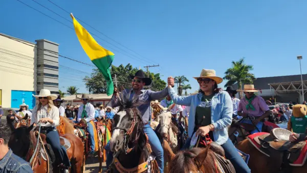 Gladson abre a Cavalgada e destaca importância da festa para o Acre: ‘cada ano com mais sucesso’; FOTOS