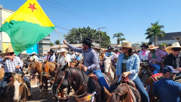 Gladson abre a Cavalgada e destaca importância da festa para o Acre: ‘cada ano com mais sucesso’; FOTOS