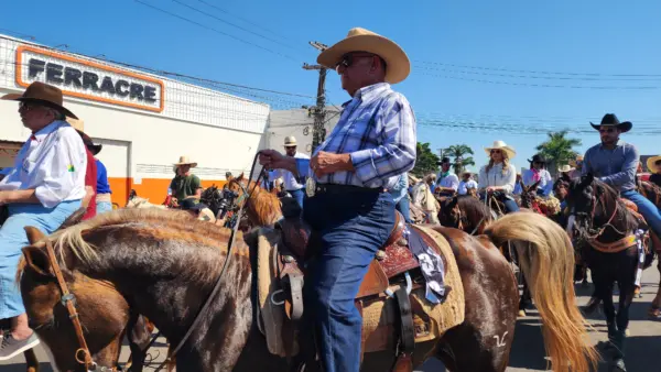 Gladson abre a Cavalgada e destaca importância da festa para o Acre: ‘cada ano com mais sucesso’; FOTOS