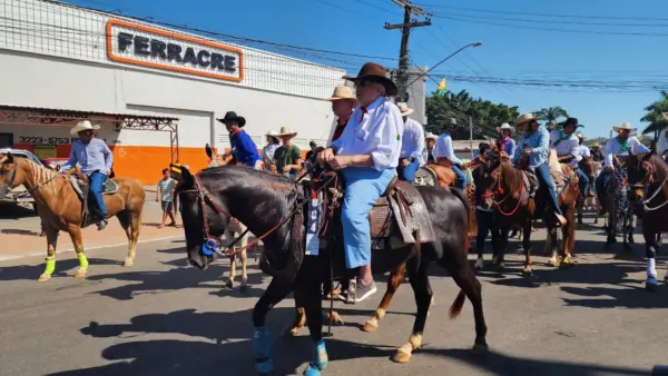 Gladson abre a Cavalgada e destaca importância da festa para o Acre: ‘cada ano com mais sucesso’; FOTOS