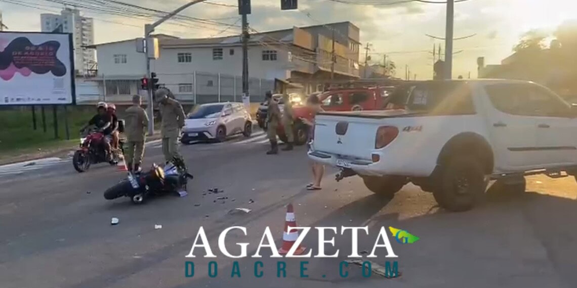 Motociclista de 18 anos fica ferido após colisão com caminhonete em cruzamento movimentado de Rio Branco