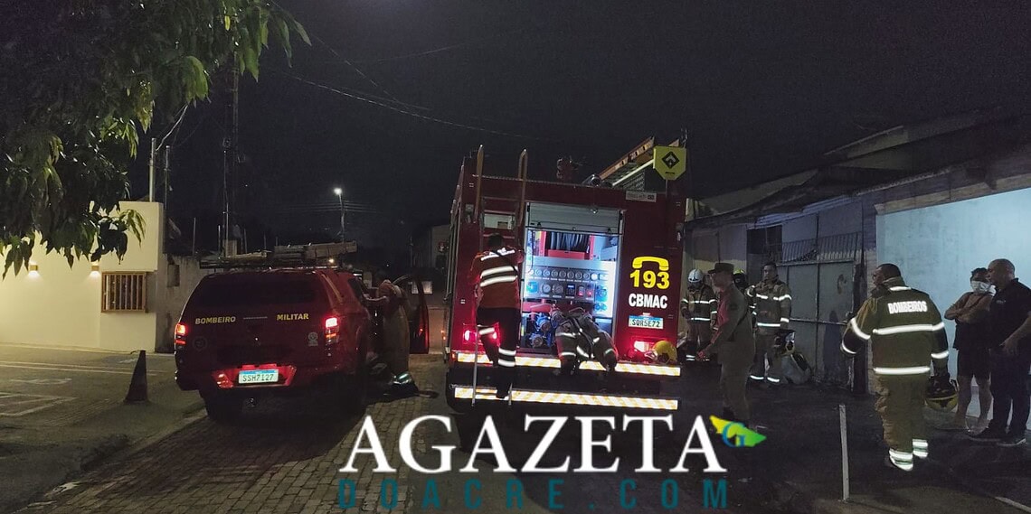 Incêndio destrói parte de casa no bairro Bosque, em Rio Branco, após queda de energia