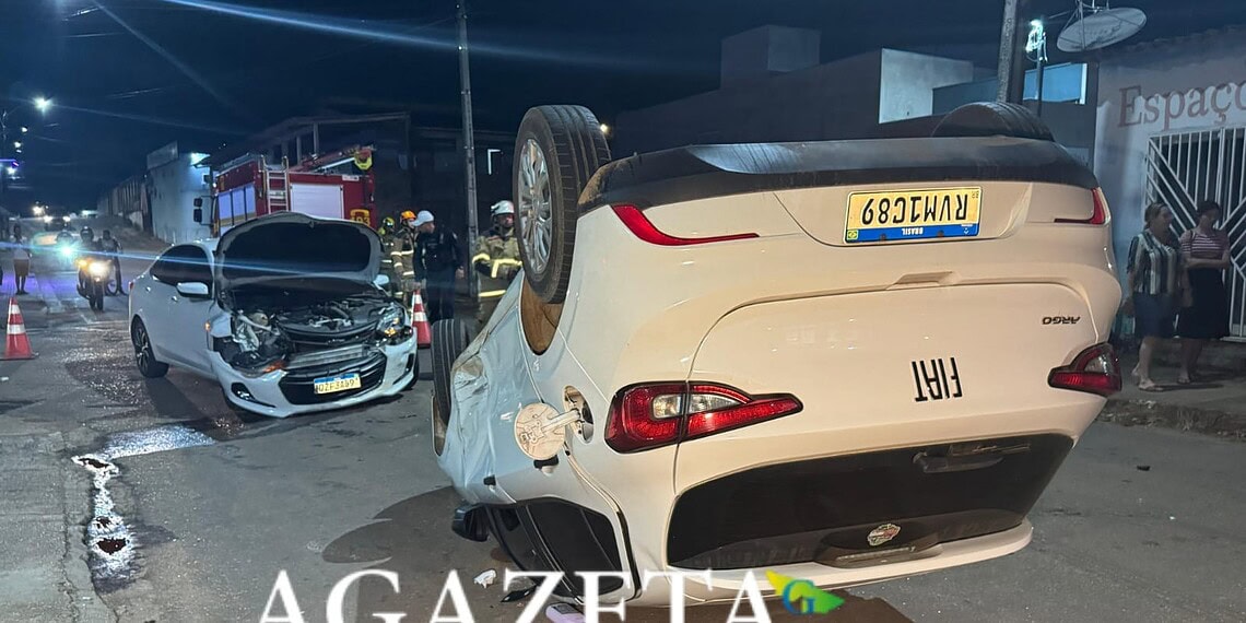 Carro capota e para com as rodas para cima após manobra irregular em cruzamento de Rio Branco