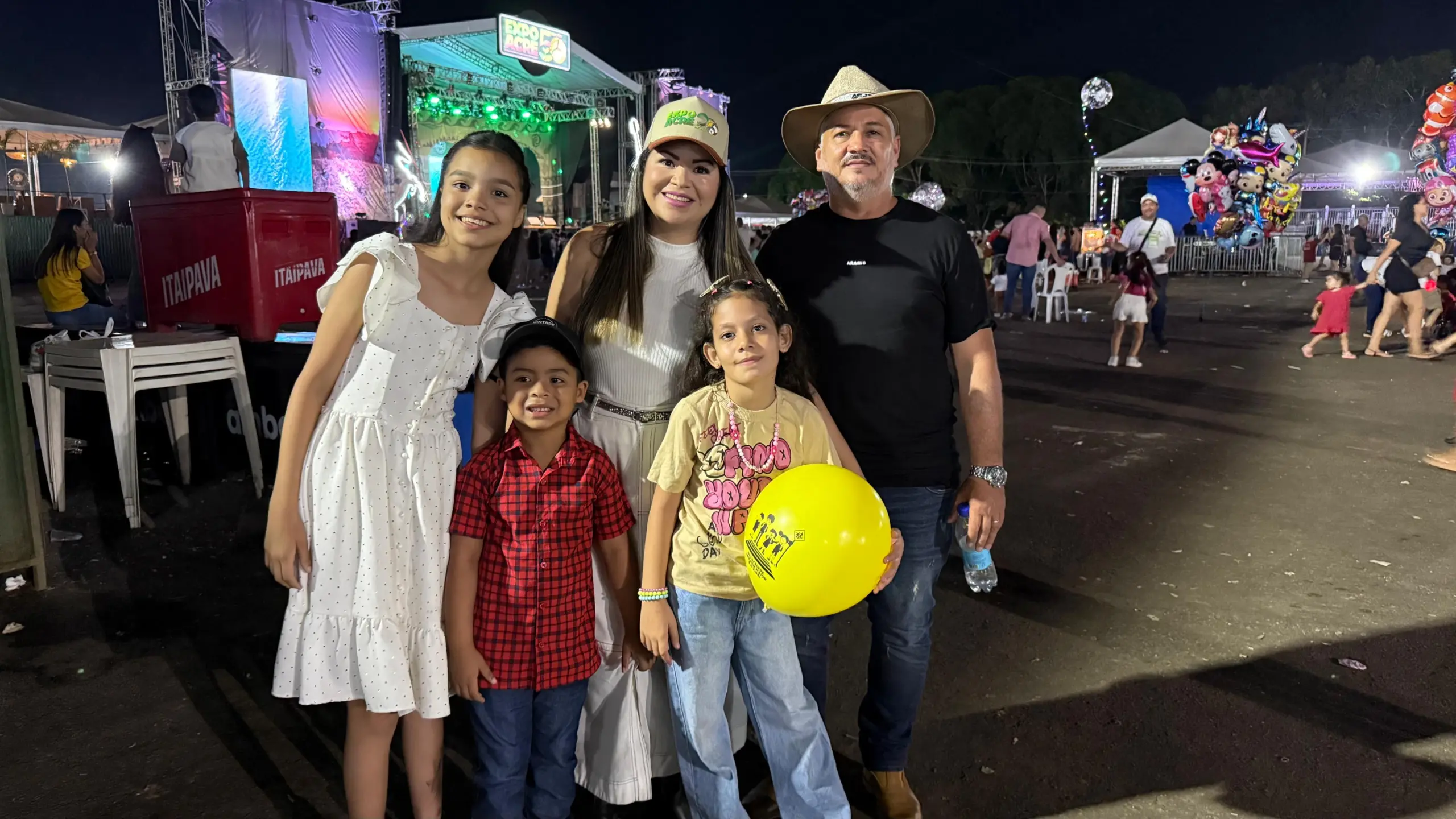 Noite infantil leva milhares de famílias à Expoacre: 'sair um pouco das telas', diz mãe 3 Noite infantil leva milhares de famílias à Expoacre: 'sair um pouco das telas', diz mãe