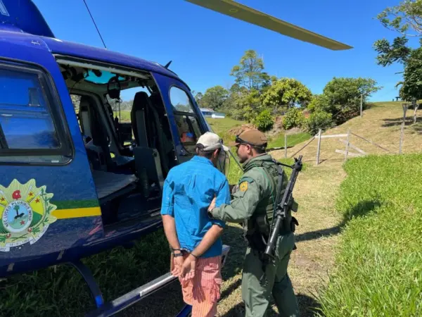 Homem acusado de estuprar enteada e filha é preso em comunidade isolada no Acre