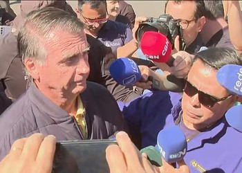 Bolsonaro dá entrevista após colocar tornozeleira eletrônica — Foto: Reprodução/Globonews