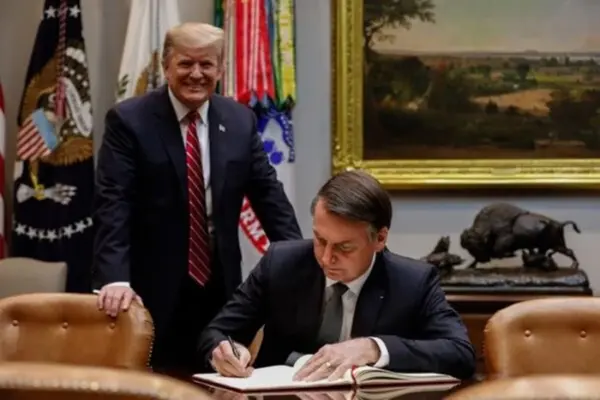Bolsonaro celebra apoio explícito de Trump: “Obrigado por existir”