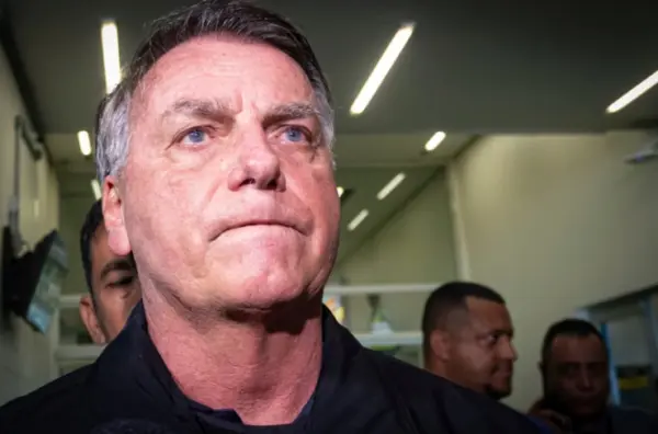 “Querem me destruir por completo”, diz Bolsonaro, alvo de ações no STF