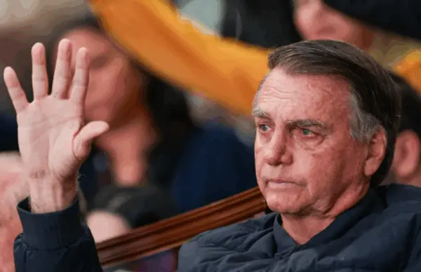 Bolsonaro chora após declaração de Michelle em igreja. Veja vídeo