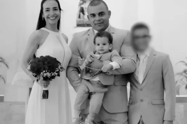 Adolescente falava com a namorada enquanto matava família, diz polícia