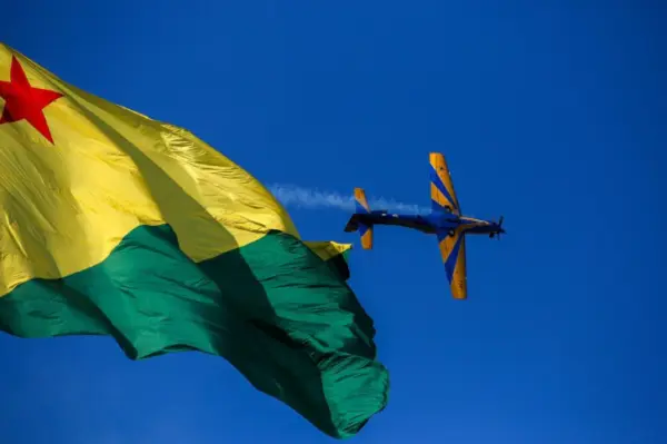 Gladson confirma retorno da Esquadrilha da Fumaça ao Acre em 2026