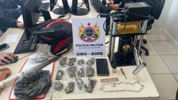 Homem é preso por tráfico de drogas após ser flagrado com porções de maconha próximo à Ufac