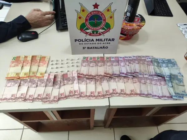 Homem é preso com drogas e dinheiro durante abordagem em Rio Branco