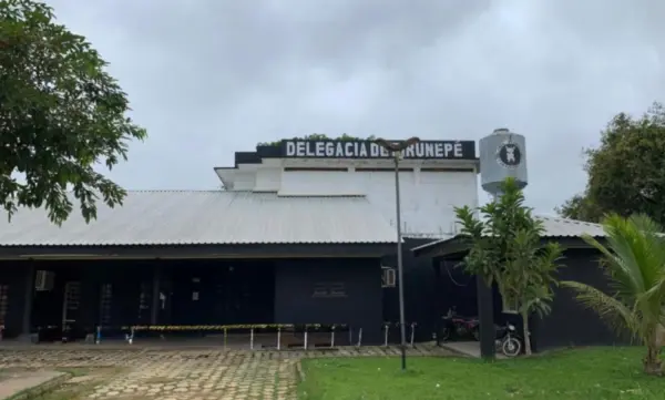 Mulher é presa após abusar do próprio filho de apenas cinco anos