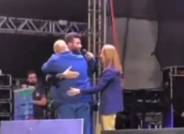 VÍDEO: Gusttavo Lima se emociona e promete custear cirurgia de criança com doença rara durante show no Acre