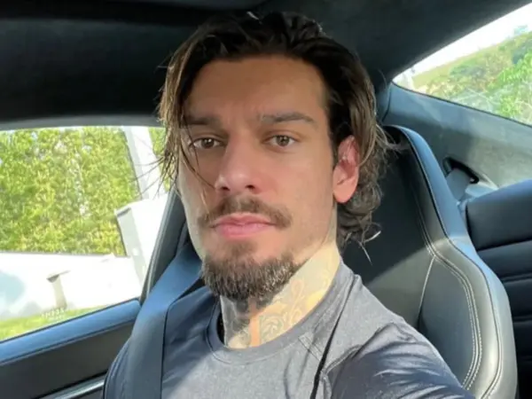 Lucas Lucco e pai são indiciados por estelionato após venda de Porsche